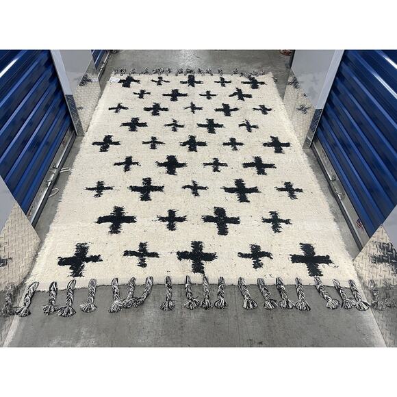 Urban Outfitters Allover Cross Shag Rag Rug 5 x 7 ft Black White - Picture 7 of 7